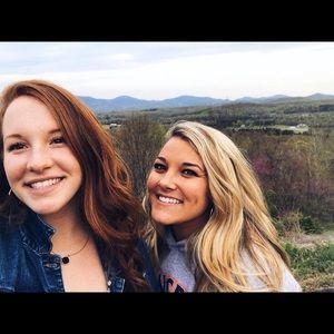 Meet your Posher, Danielle